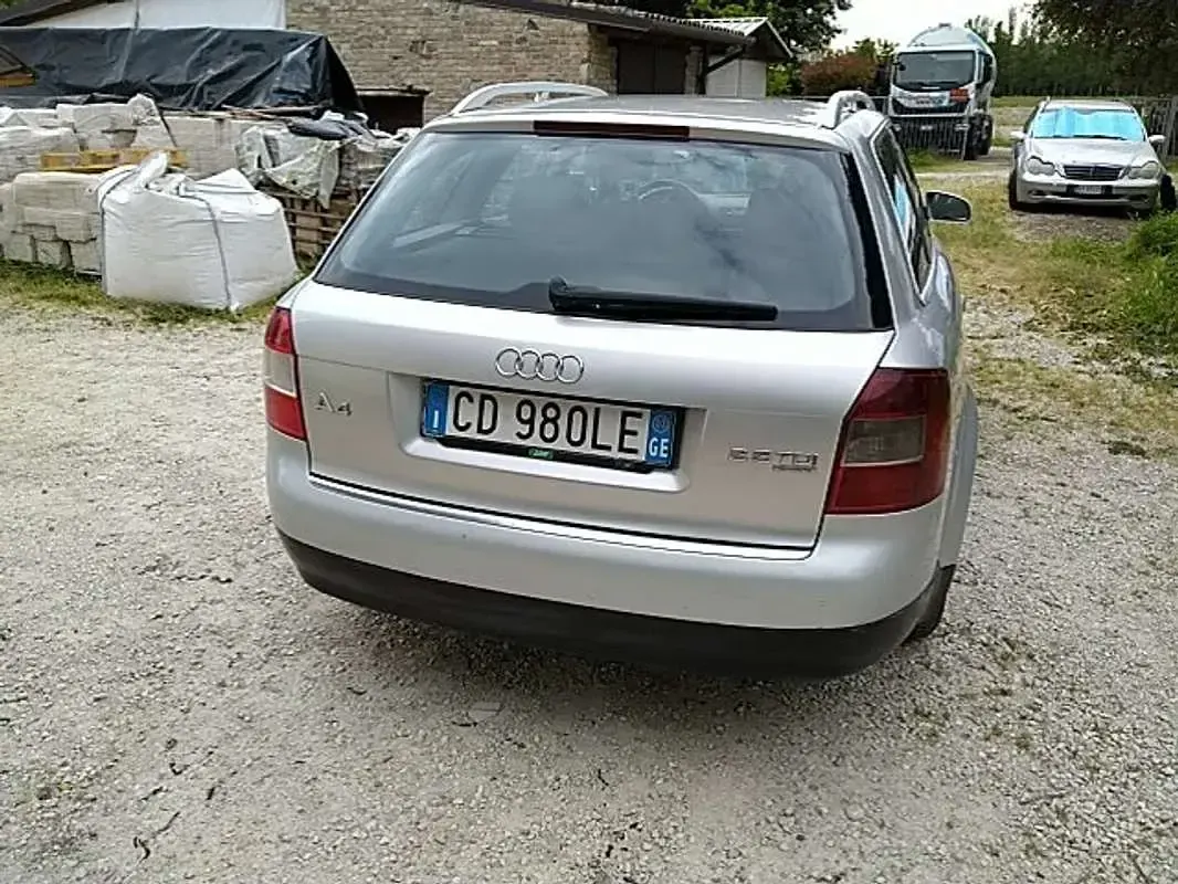 Usata Audi A4 Ambiente 179 CV (131 kW) 2002 Argento Station wagon