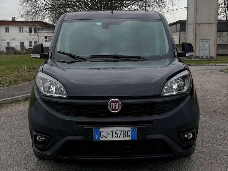Usata Fiat Doblò 120 CV (88 kW) 2022 Nero Monovolume