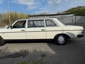 Usata Mercedes 240 72 CV (52 kW) 1979 Bianco Berlina