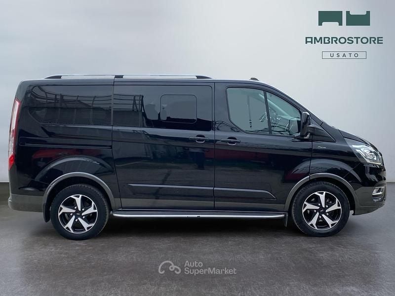 Usata Ford Tourneo 185 CV (136 kW) 2021 Nero Monovolume