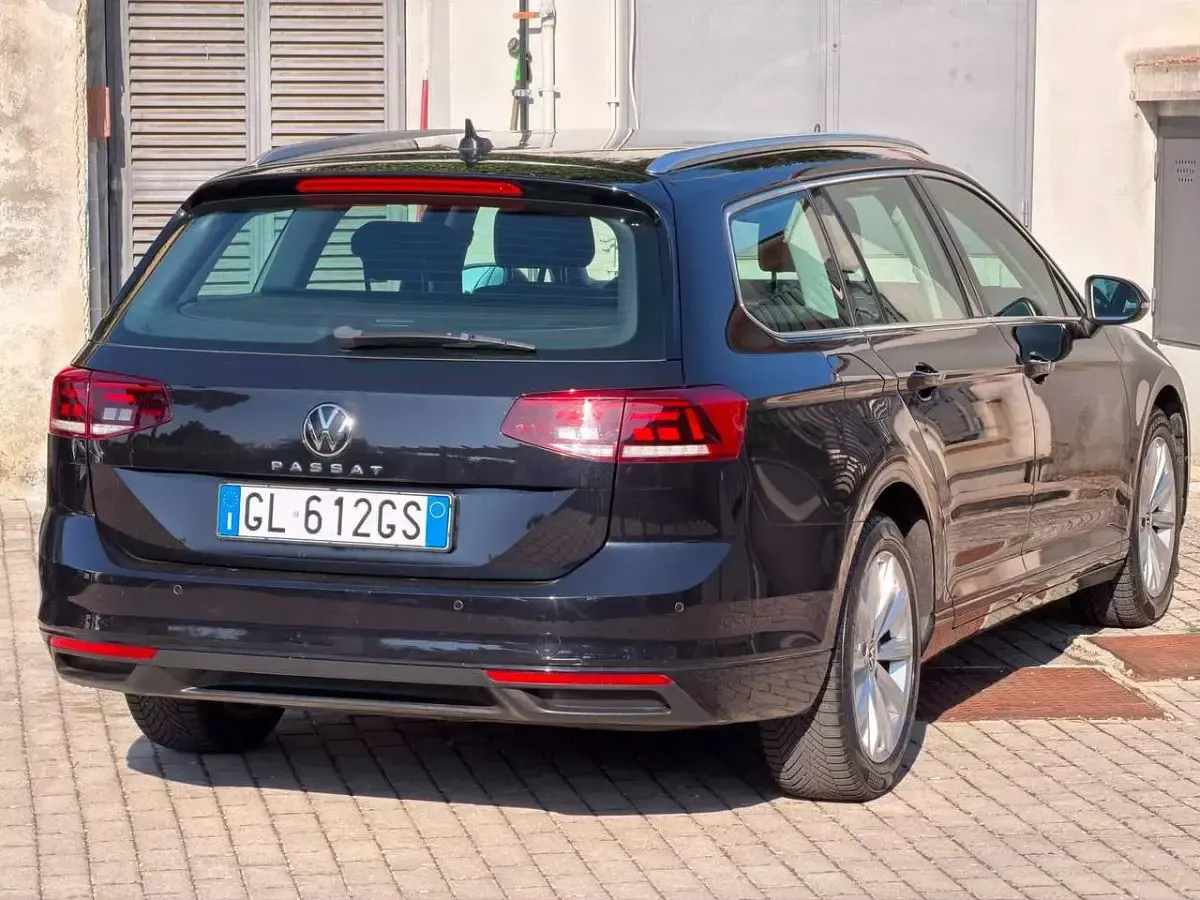 Usata VW Passat 122 CV (89 kW) 2022 Nero Station wagon