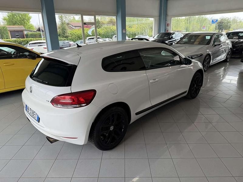 Begagnad VW Scirocco 122 HK (89 kW) 2011 Vit Sportkupé