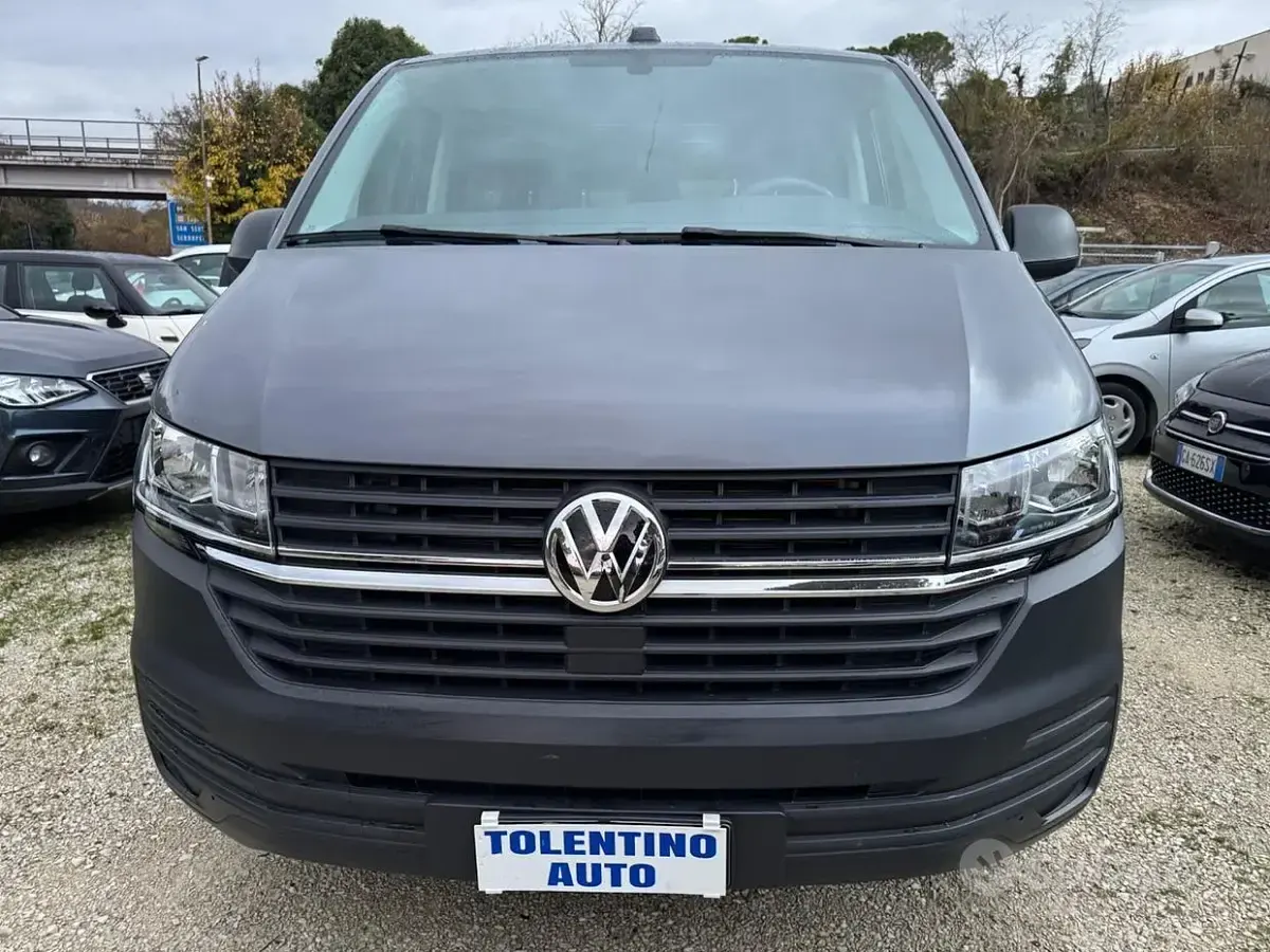 Usata VW Caravelle Trendline 110 CV (80 kW) 2023 Grigio Furgone