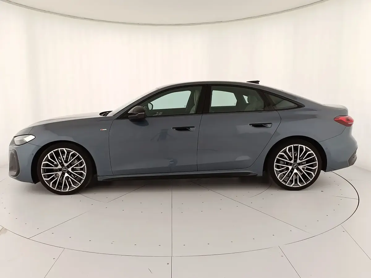 Usata Audi A5 S-Line 204 CV (150 kW) 2025 Blu orizzonte metallizzato Berlina
