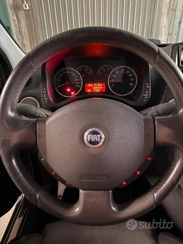 Usata Fiat Panda 101 CV (74 kW) 2006 Grigio Utilitaria