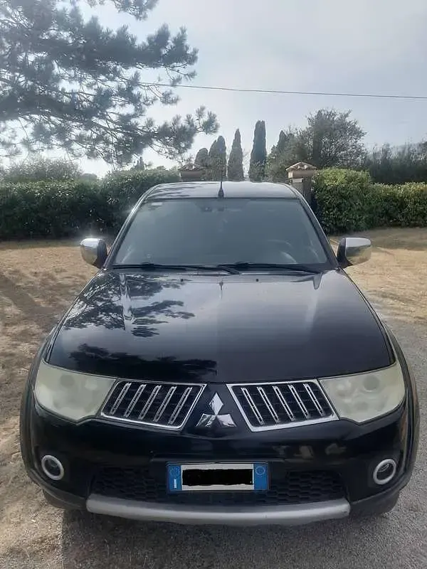 Usata Mitsubishi L200 Intense+ 178 CV (130 kW) 2014 Nero Pick-up