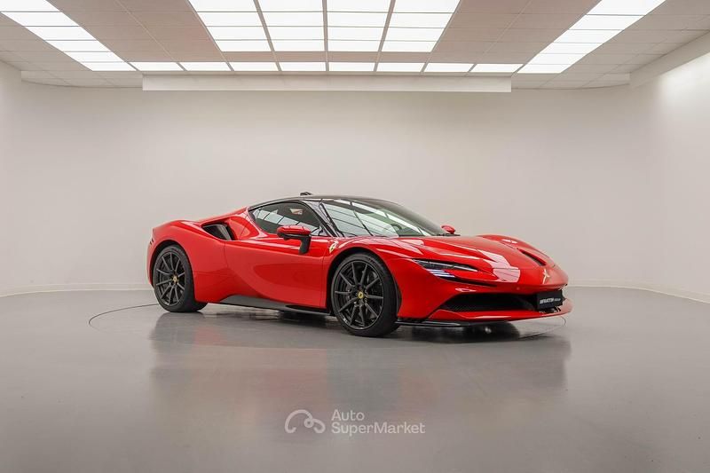 Usata Ferrari SF90 780 CV (573 kW) 2022 Rosso Coupé