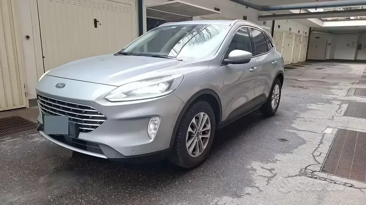 Usata Ford Kuga Titanium 120 CV (88 kW) 2024 Grigio SUV