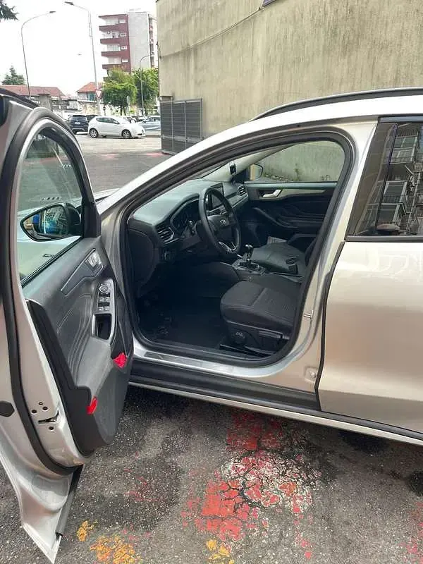 Usata Ford Focus Active 125 CV (91 kW) 2019 Grigio Station wagon