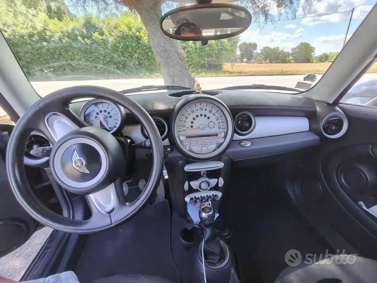Usata Mini Cooper 75 CV (55 kW) 2010 Nero Utilitaria
