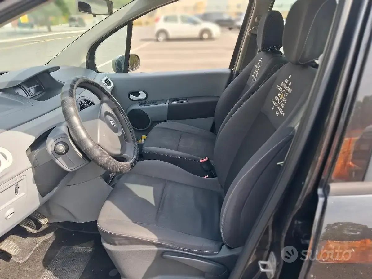Usata Renault Modus 75 CV (55 kW) 2012 Nero Monovolume