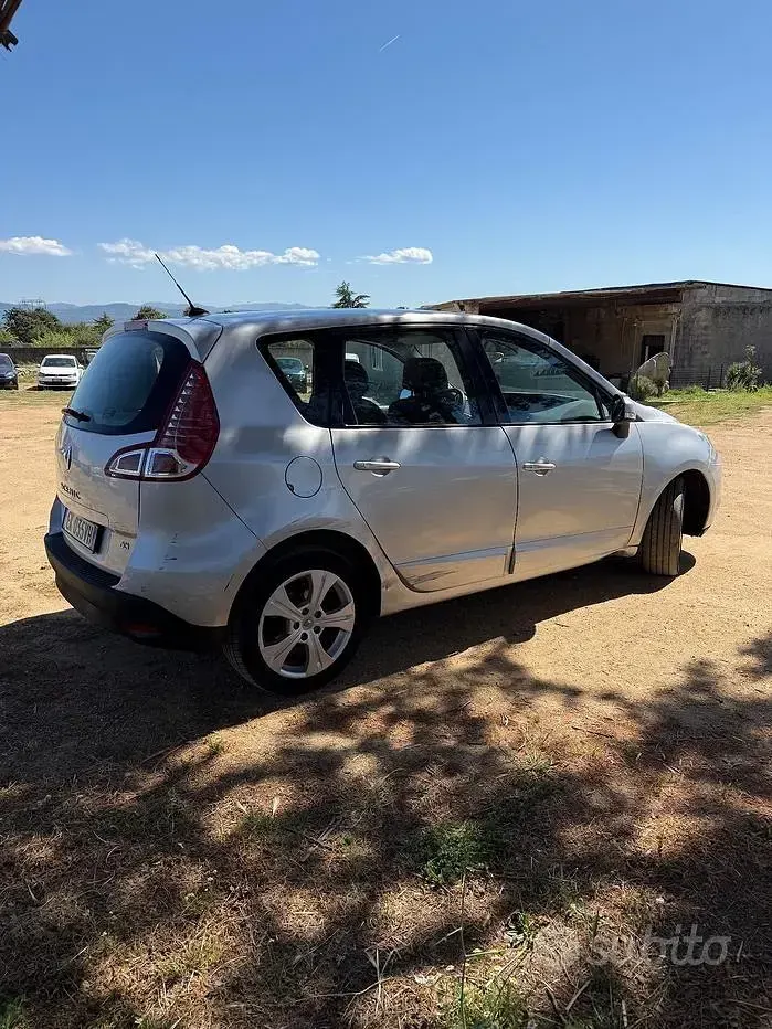 Usata Renault Scénic III 131 CV (96 kW) 2012 Grigio Monovolume