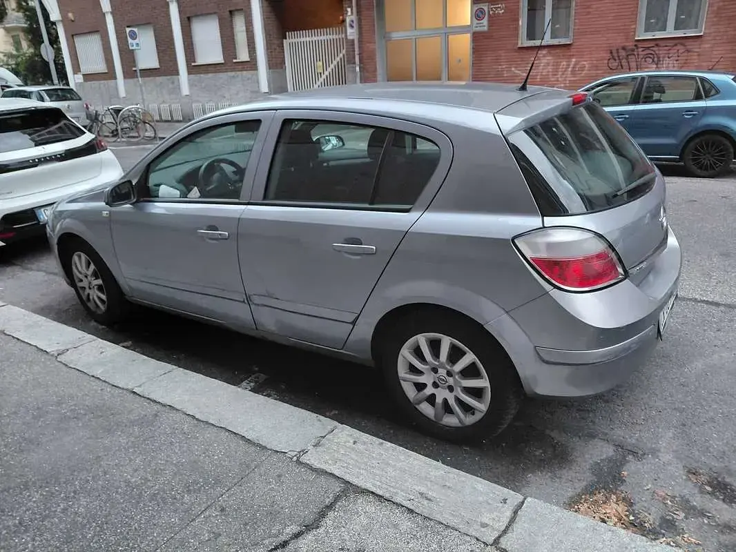 Usata Opel Astra Cosmo 105 CV (77 kW) 2004 Grigio Berlina