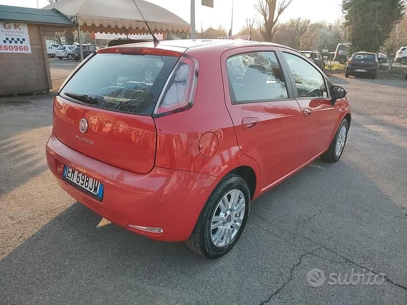 Usata Fiat Punto Easy 69 CV (50 kW) 2012 Rosso Utilitaria