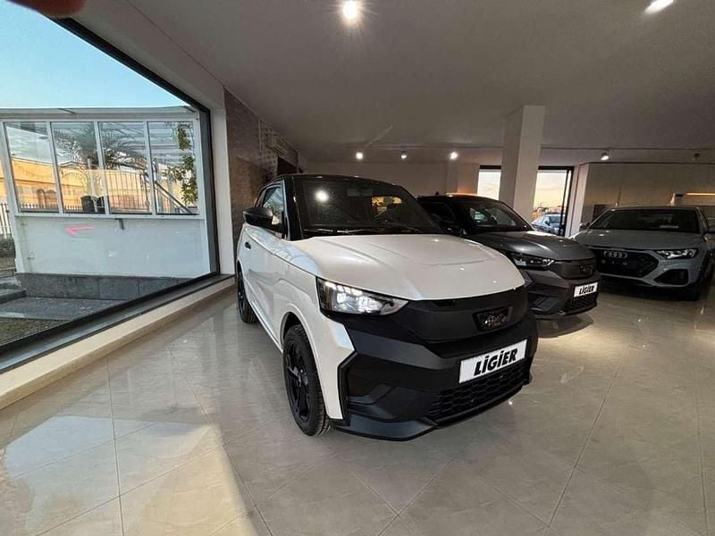 Nuova Ligier JS50 2025 Bianco pastello Utilitaria