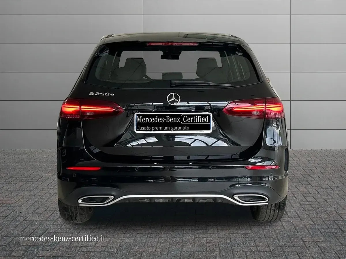 Usata Mercedes B250 Advanced Plus 163 CV (119 kW) 2024 Nero cosmo metallizzato Utilitaria