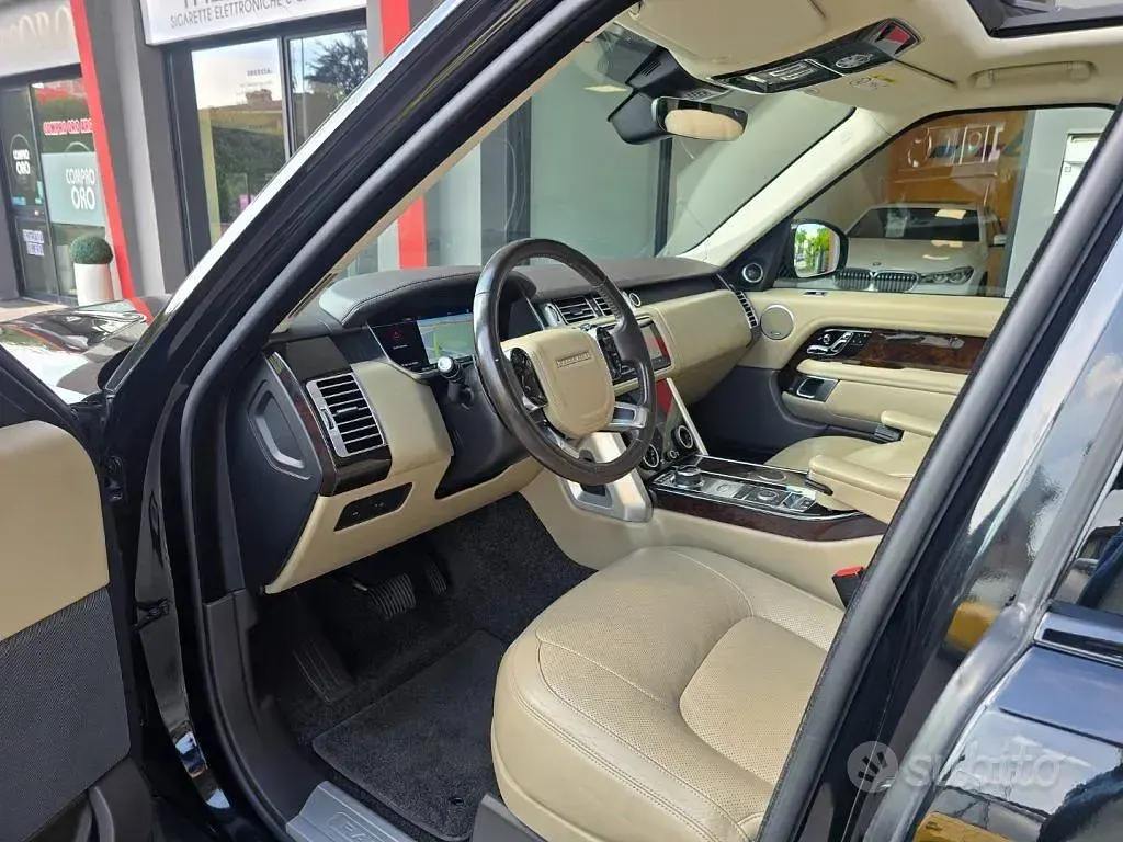 Usata Land Rover Range Rover Vogue 249 CV (183 kW) 2019 Ultimate black / santorini bl SUV