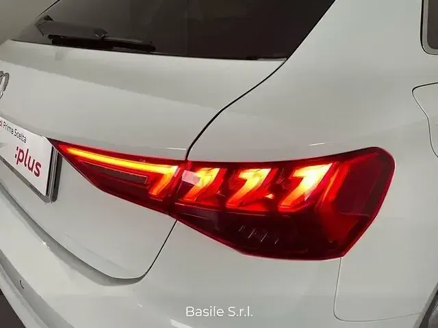 Usata Audi A3 S-Line 116 CV (85 kW) 2024 Bianco ghiaccio metallizzato Berlina