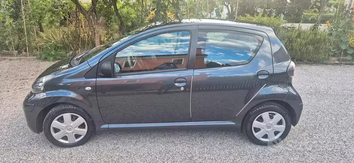 Usata Toyota Aygo 68 CV (50 kW) 2011 Grigio Utilitaria