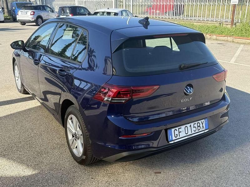 Usata VW Golf VIII Life 116 CV (85 kW) 2021 Blu/azzurro Berlina