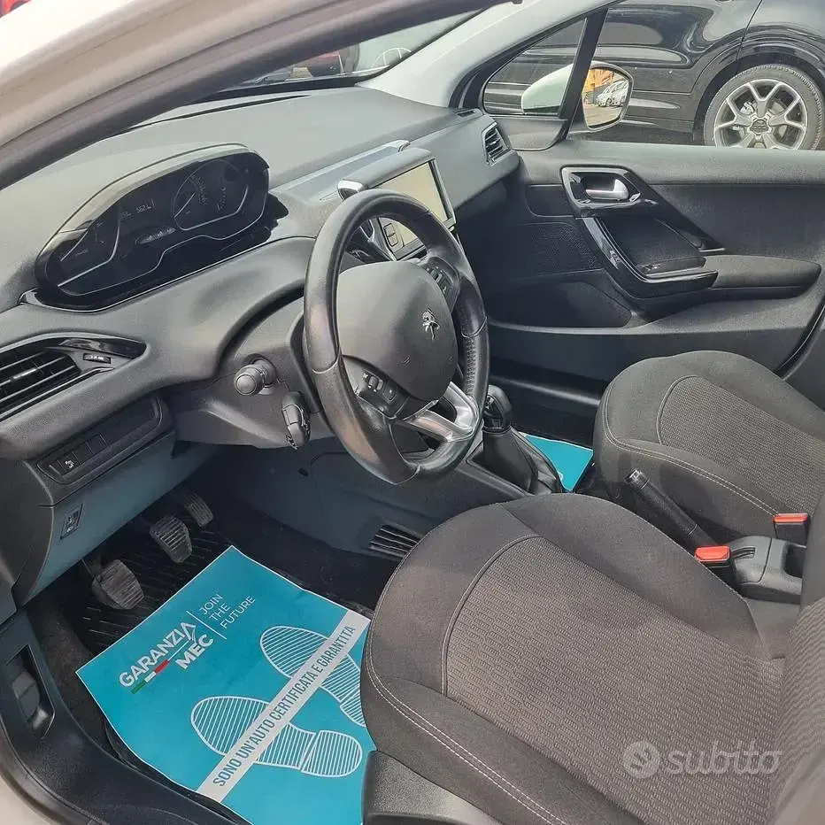 Usata Peugeot 208 Active 82 CV (60 kW) 2018 Bianco Utilitaria