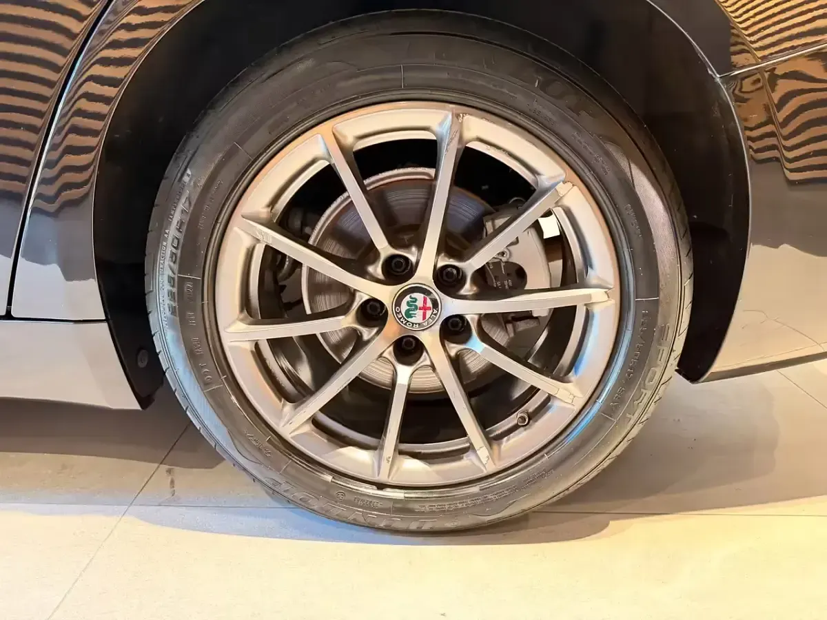 Occasion Alfa Romeo Giulia Executive 180 ch (132 kW) 2018 Noir Berline