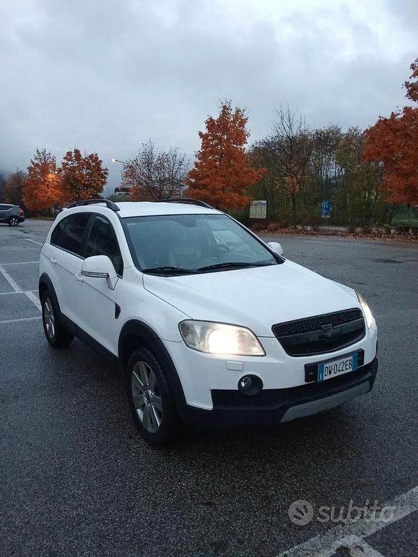 Bianco Usata 2009 Chevrolet Captiva SUV | 4500 € - Immagine 1/4