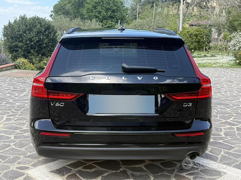 Usata Volvo V60 Business Edition 150 CV (110 kW) 2019 Nero Station wagon
