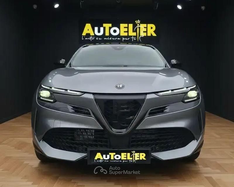 Nuova Alfa Romeo Junior Edizione Speciale 145 CV (106 kW) 2026 Grigio SUV