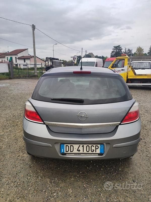 Usata Opel Astra GTC Enjoy 90 CV (66 kW) 2006 Blu Berlina