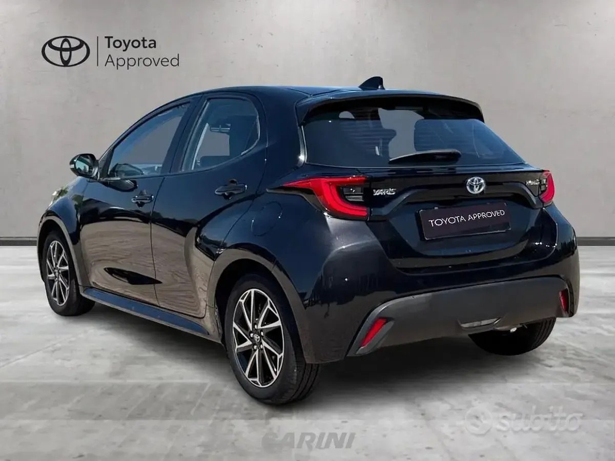 Usata Toyota Yaris Hybrid Trend 92 CV (67 kW) 2022 Nero Berlina