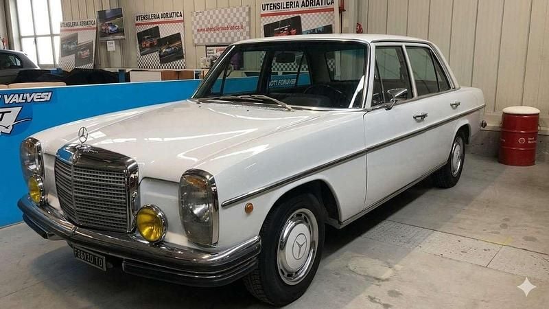 Usata Mercedes 250 147 CV (108 kW) 1972 Bianco Berlina