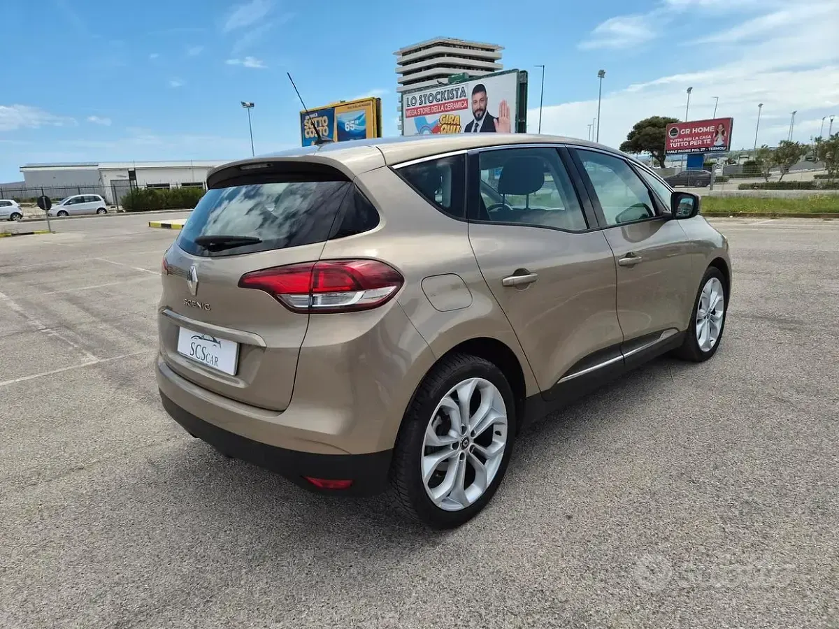 Usata Renault Scénic 150 CV (110 kW) 2019 Giallo Monovolume