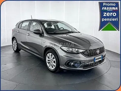 Begagnad Fiat Tipo Lounge 120 HK (88 kW) 2020 Halvkombi