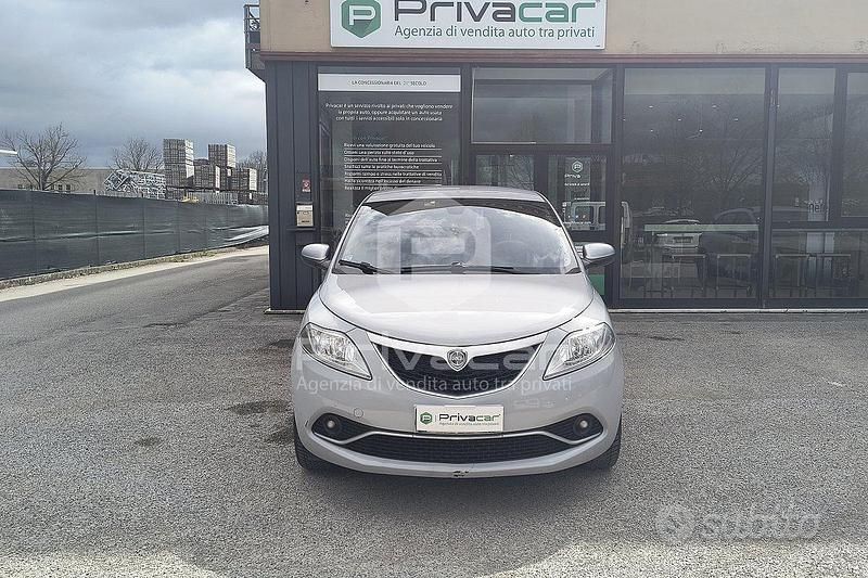 Usata Lancia Ypsilon 69 CV (50 kW) 2017 Grigio Utilitaria