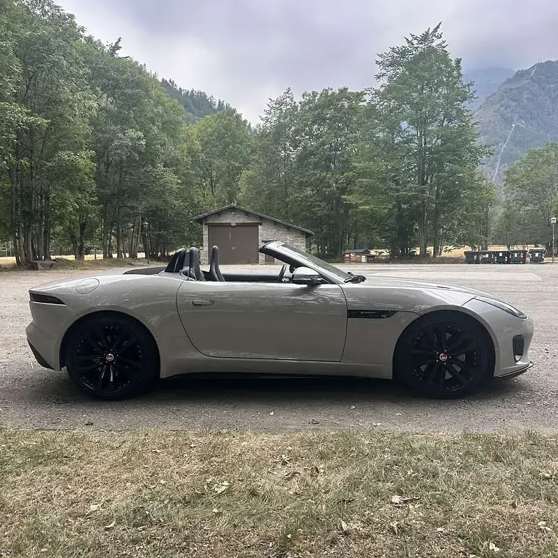 Usata Jaguar F-Type R-Dynamic 381 CV (280 kW) 2020 Grigio Cabrio