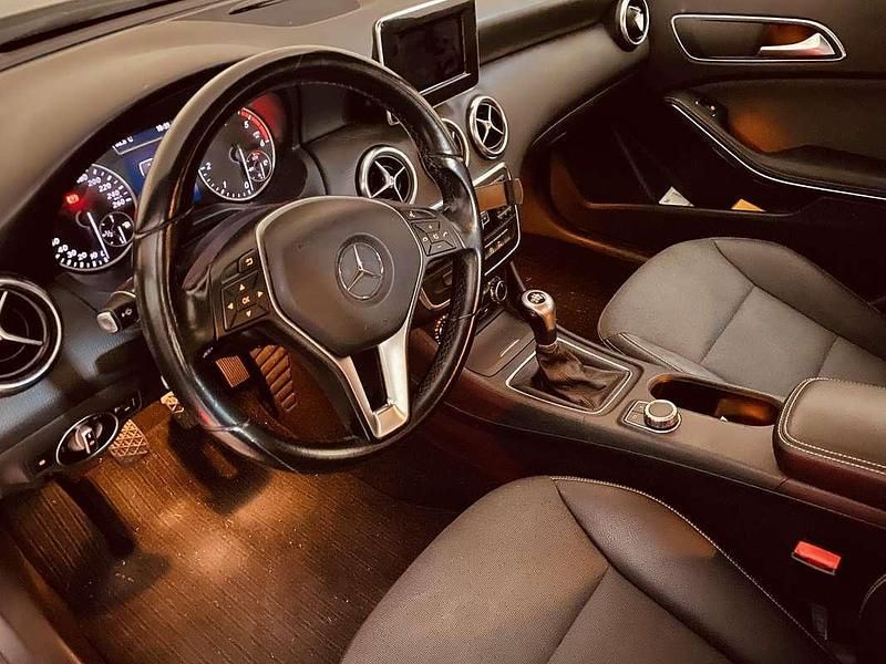 Usata 2015 Mercedes A180 Tre volumi | 11.500 € (Ottimo prezzo) - Immagine 1/4