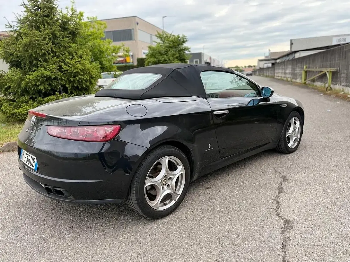Usata Alfa Romeo Spider 185 CV (136 kW) 2007 Nero Cabrio