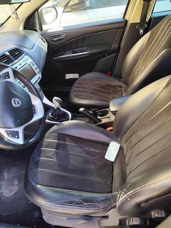 Usata Lancia Delta 120 CV (88 kW) 2011 Utilitaria