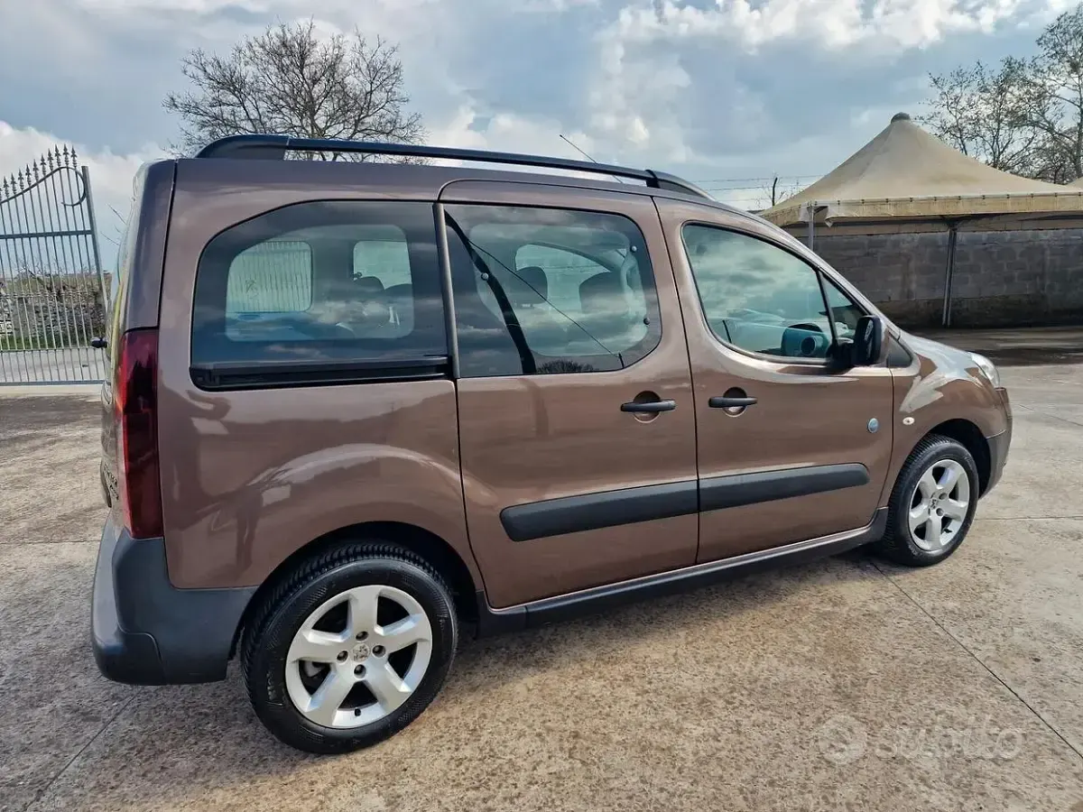 Usata Peugeot Partner Tepee Outdoor 92 CV (67 kW) 2015 Marrone Monovolume