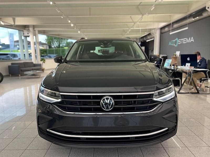 Usata VW Tiguan Life 150 CV (110 kW) 2022 Grigio urano pastello SUV