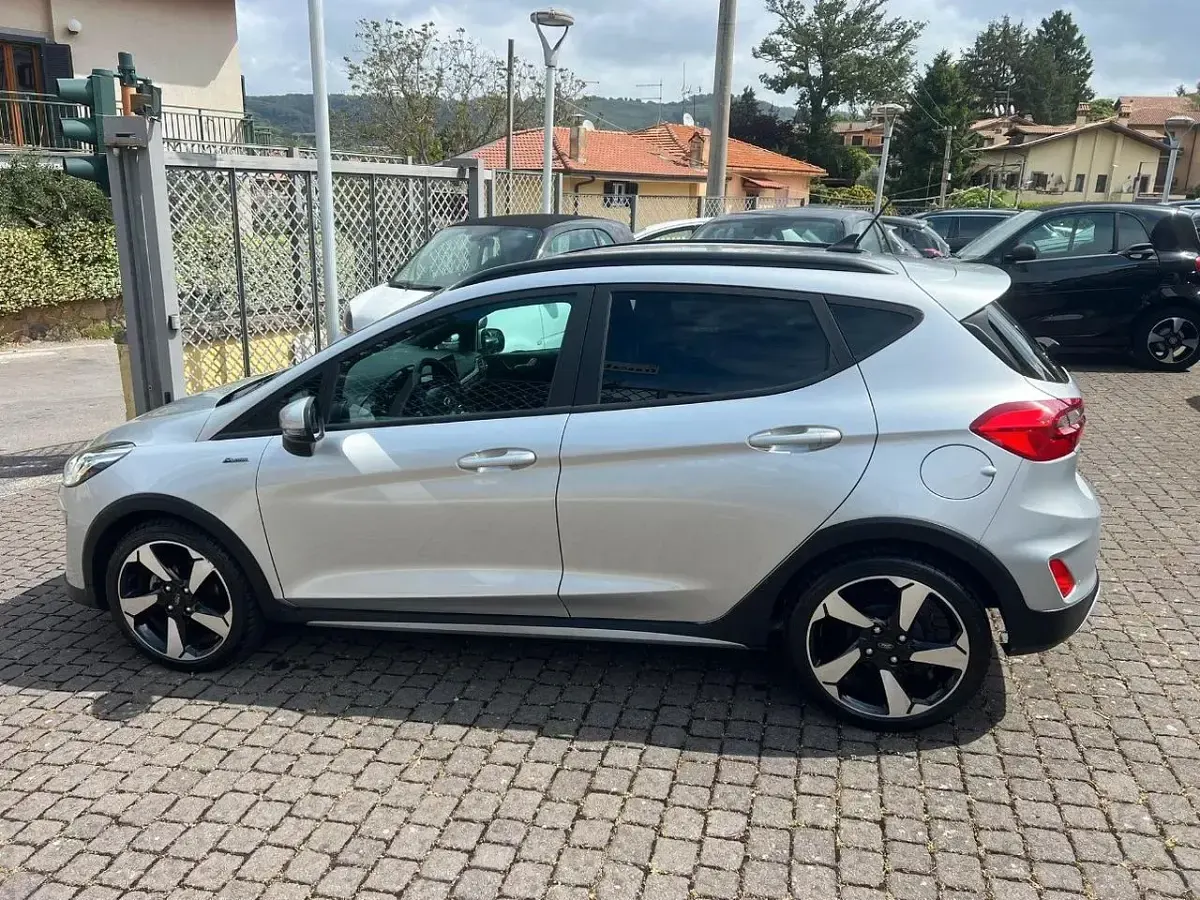 Usata Ford Fiesta Active 125 CV (91 kW) 2021 Giallo Utilitaria
