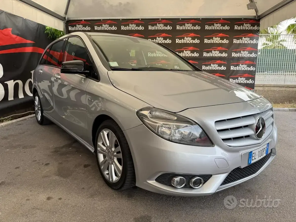 Usata Mercedes B180 109 CV (80 kW) 2012 Grigio Utilitaria