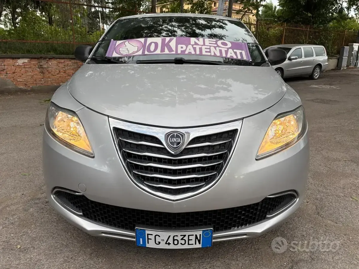Usata Lancia Ypsilon S 80 CV (58 kW) 2016 Grigio Utilitaria