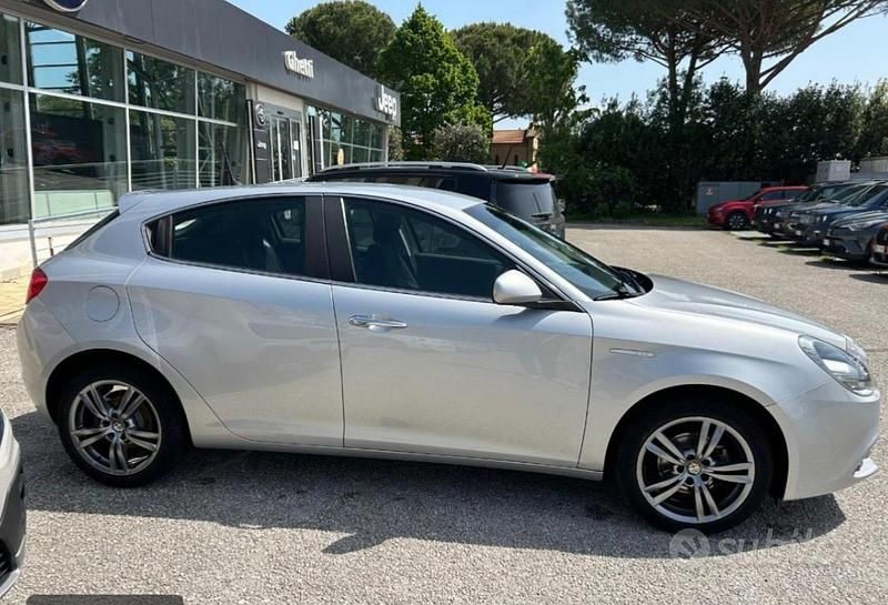 Usata Alfa Romeo Giulietta 120 CV (88 kW) 2010 Grigio Utilitaria