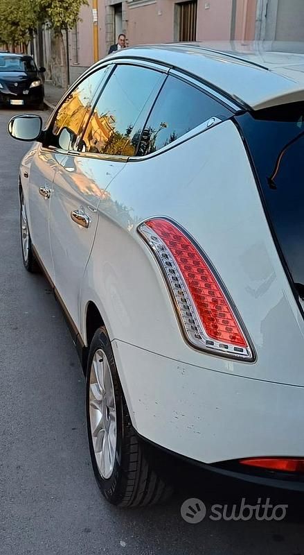 Usata Lancia Delta 120 CV (88 kW) 2012 Bianco Utilitaria