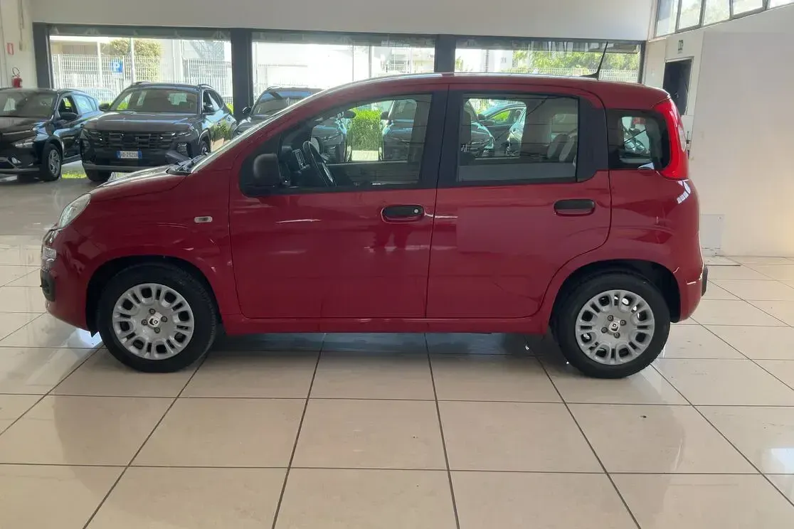 Nuova Fiat Panda 69 CV (50 kW) 2025 Rosso Utilitaria