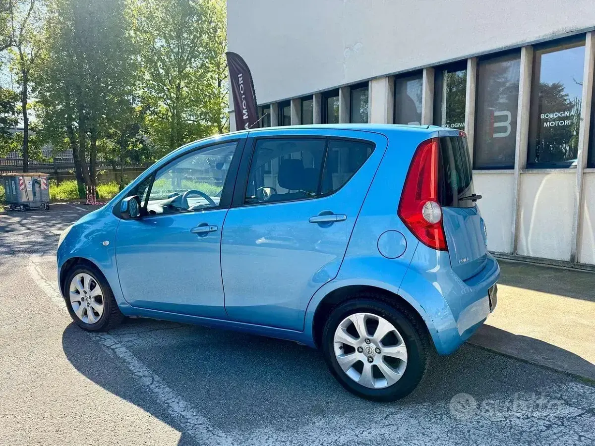 Usata Opel Agila 68 CV (50 kW) 2009 Blu/azzurro Utilitaria