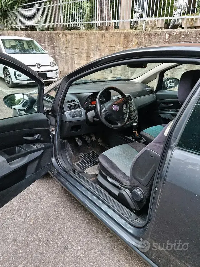 Usata Fiat Grande Punto Active 65 CV (47 kW) 2009 Grigio Utilitaria