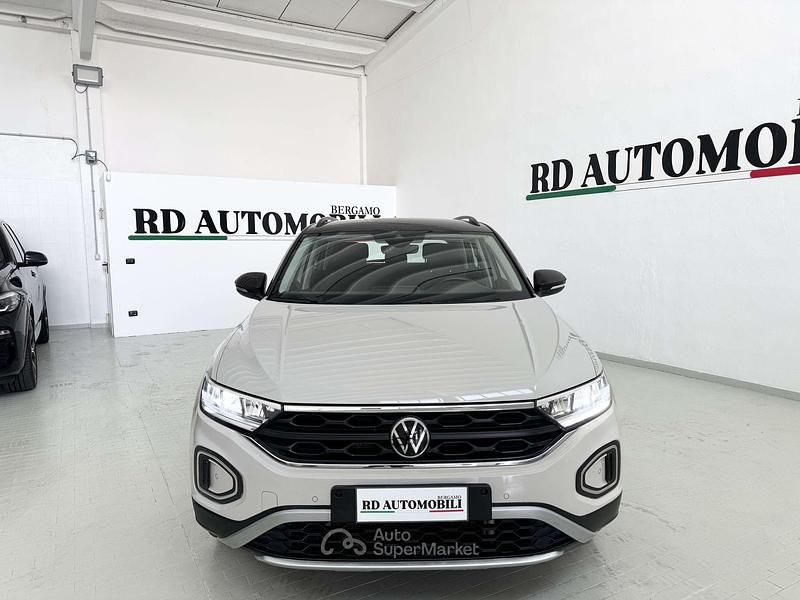 Usata VW T-Roc Advance 150 CV (110 kW) 2022 Samosbeige metallizzato SUV